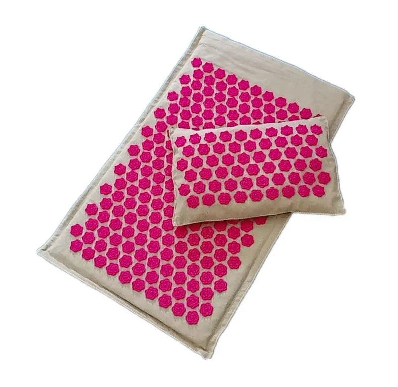 LotusMatte in Pink | Die einzigartigen Lotus-förmigen Druckpunkte der LotusMatte wirken besonders effektiv auf Muskeln und Meridiane, um Schmerzen zu lindern und die Regeneration zu beschleunigen.